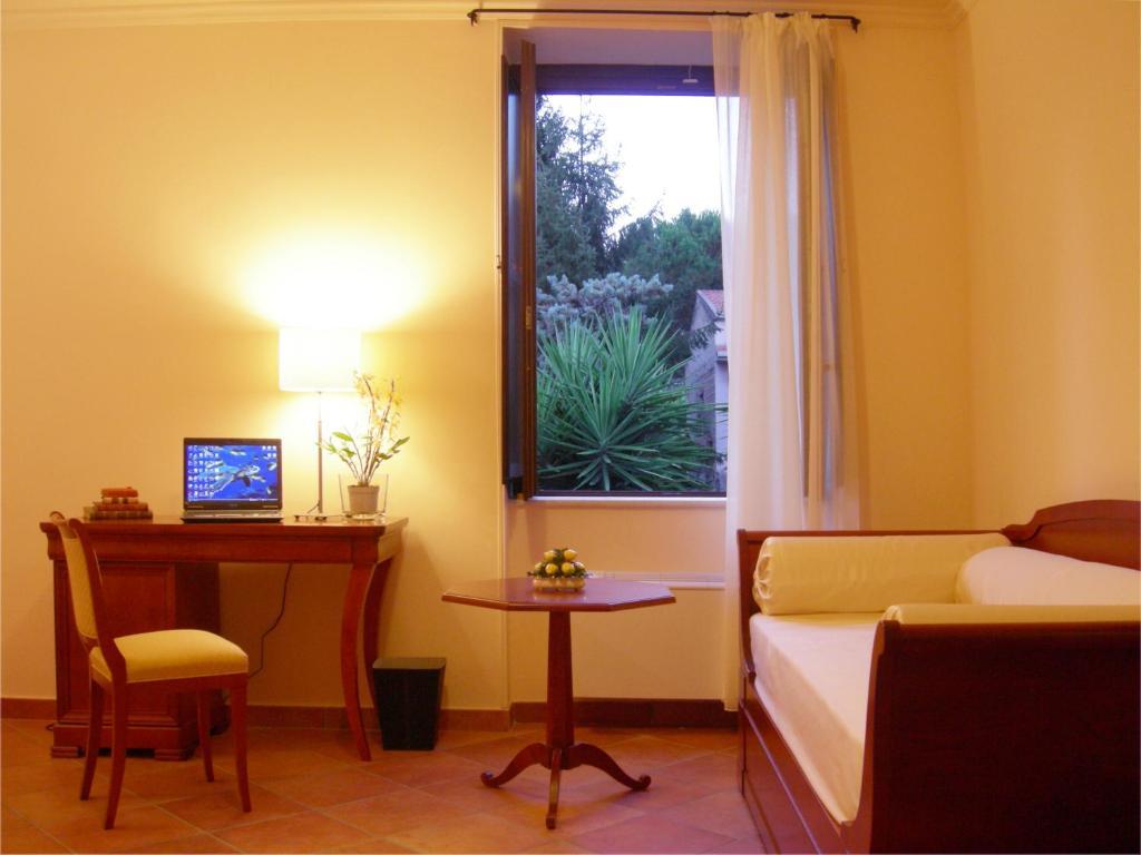 L' Antico Cortile Hotel Caserta Room photo