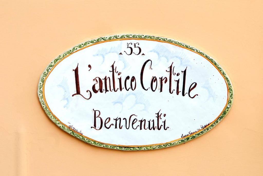 L' Antico Cortile Hotel Caserta Exterior photo