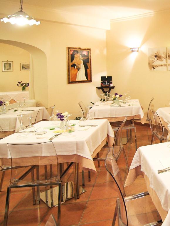 L' Antico Cortile Hotel Caserta Exterior photo