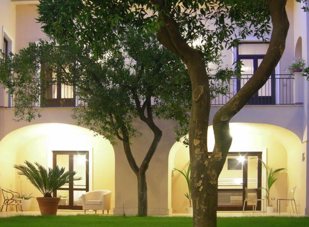 L' Antico Cortile Hotel Caserta Exterior photo